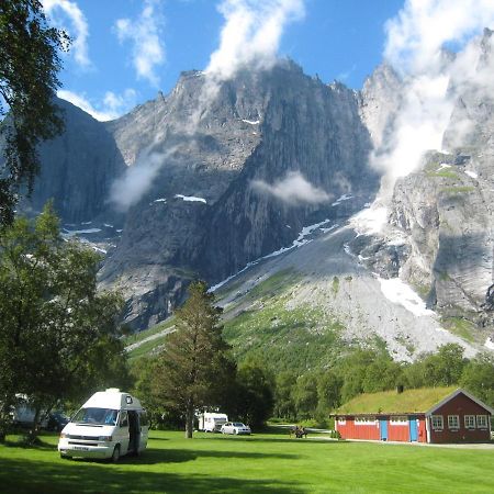 Trollveggen Camping อองดาลส์เนส ภายนอก รูปภาพ