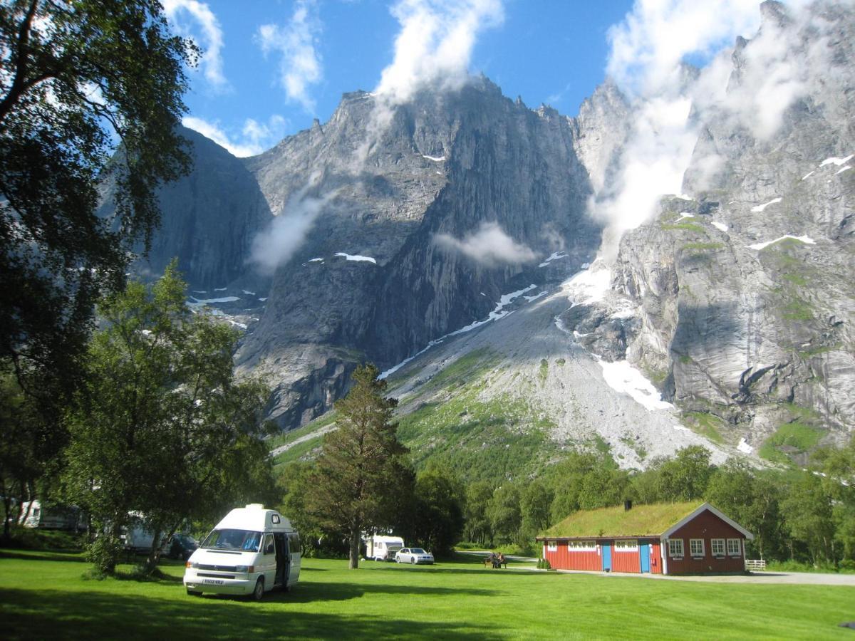 Trollveggen Camping อองดาลส์เนส ภายนอก รูปภาพ