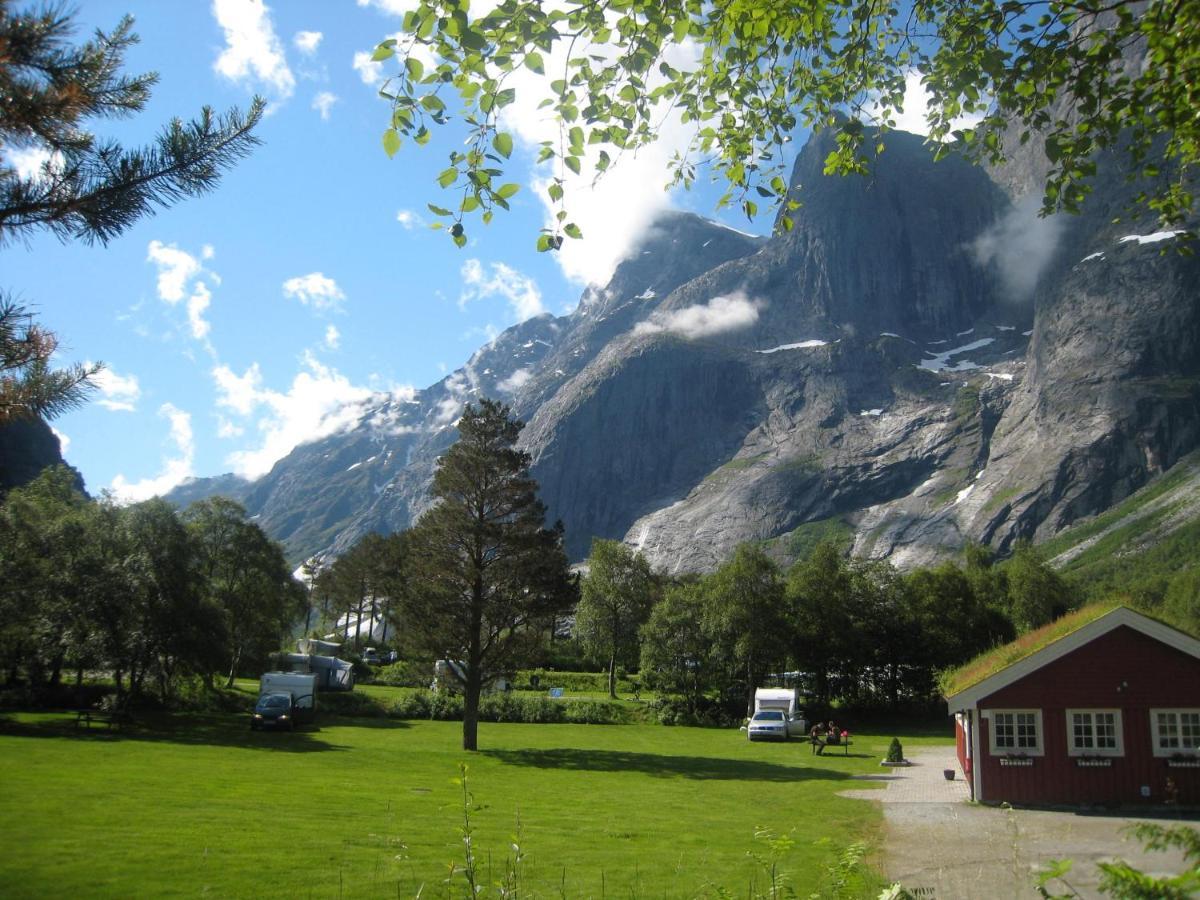 Trollveggen Camping อองดาลส์เนส ภายนอก รูปภาพ