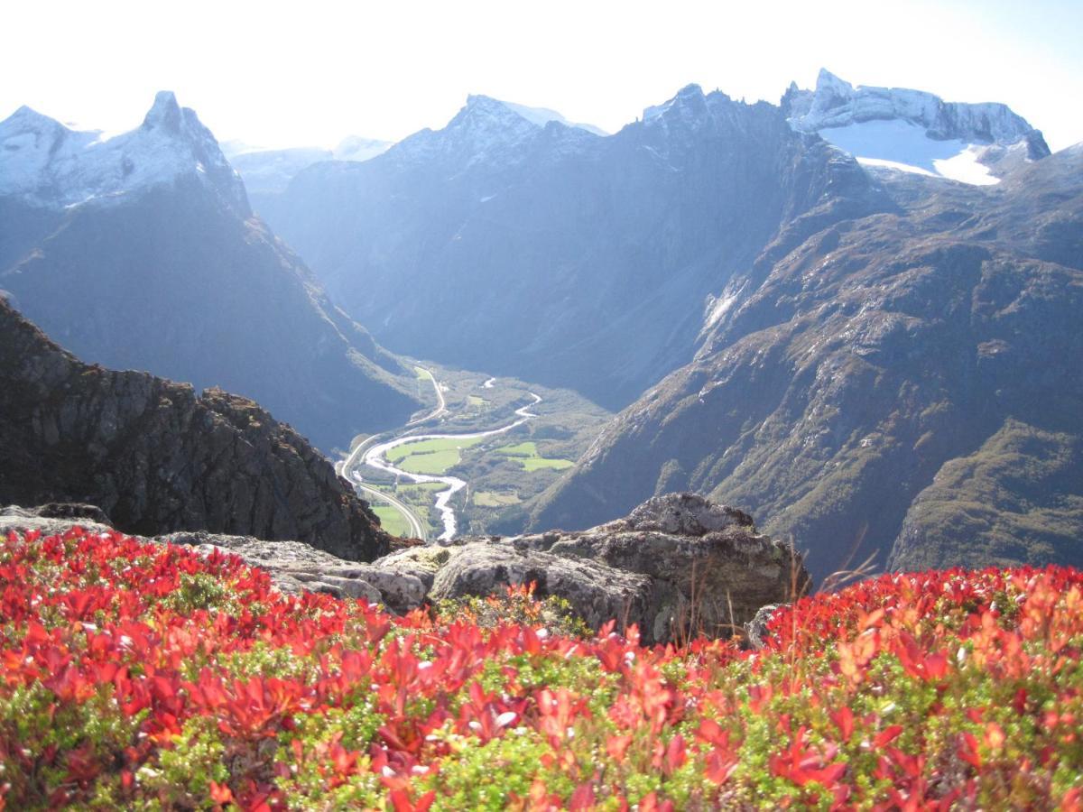 Trollveggen Camping อองดาลส์เนส ภายนอก รูปภาพ