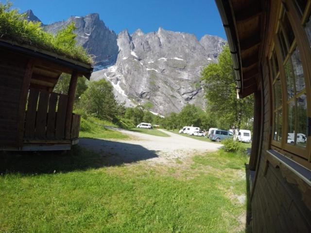 Trollveggen Camping อองดาลส์เนส ภายนอก รูปภาพ