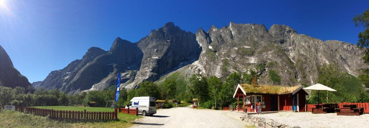 Trollveggen Camping อองดาลส์เนส ภายนอก รูปภาพ