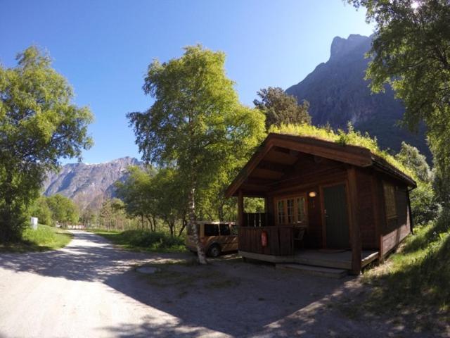 Trollveggen Camping อองดาลส์เนส ภายนอก รูปภาพ